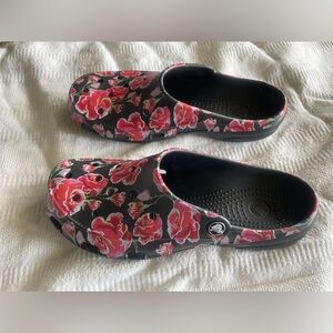 Floral Clogs size 9 women’s